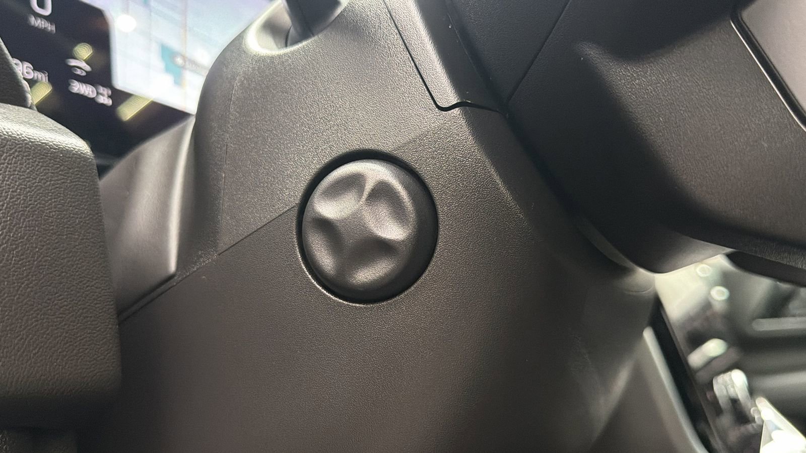 Used 2025 GMC Yukon XL Denali w/ Sun & Power Step Package image 27