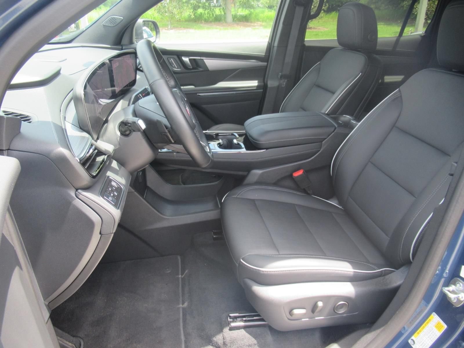Used 2025 Buick Enclave Preferred AWD/4WD image 18