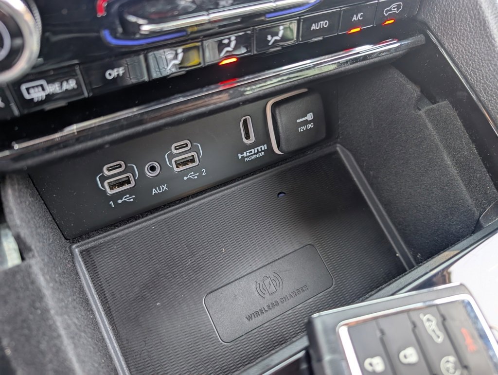 Used 2022 Jeep Grand Cherokee Summit w/ Luxury Tech Group V image 32