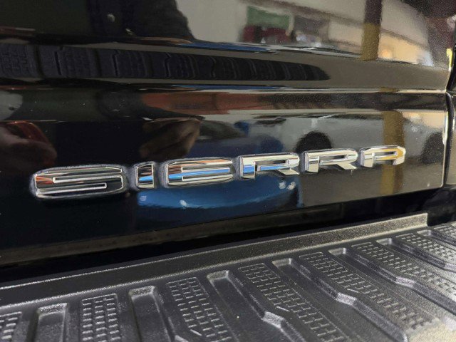 Used 2022 GMC Sierra 2500 Denali w/ Denali Black Diamond Edition image 24