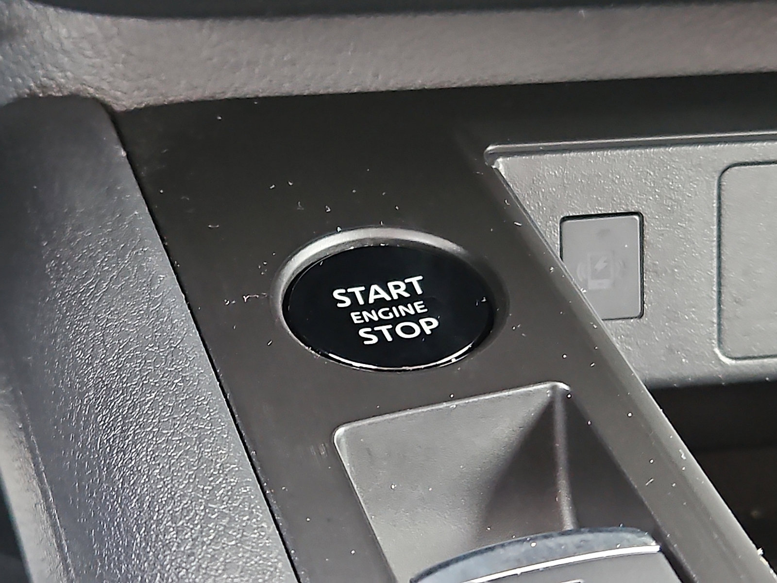 Certified 2025 Nissan Kicks SV w/ Illumination Package image 21