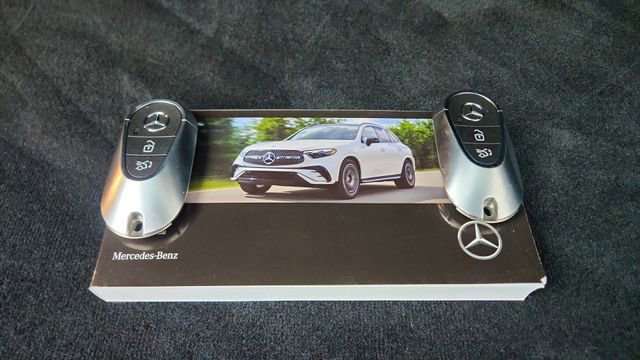 Used 2025 Mercedes-Benz GLC 350e 4MATIC image 63