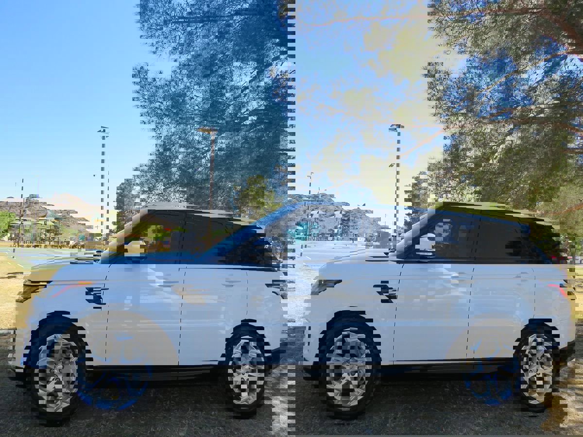 Used 2020 Land Rover Range Rover Sport HSE AWD/4WD image 3