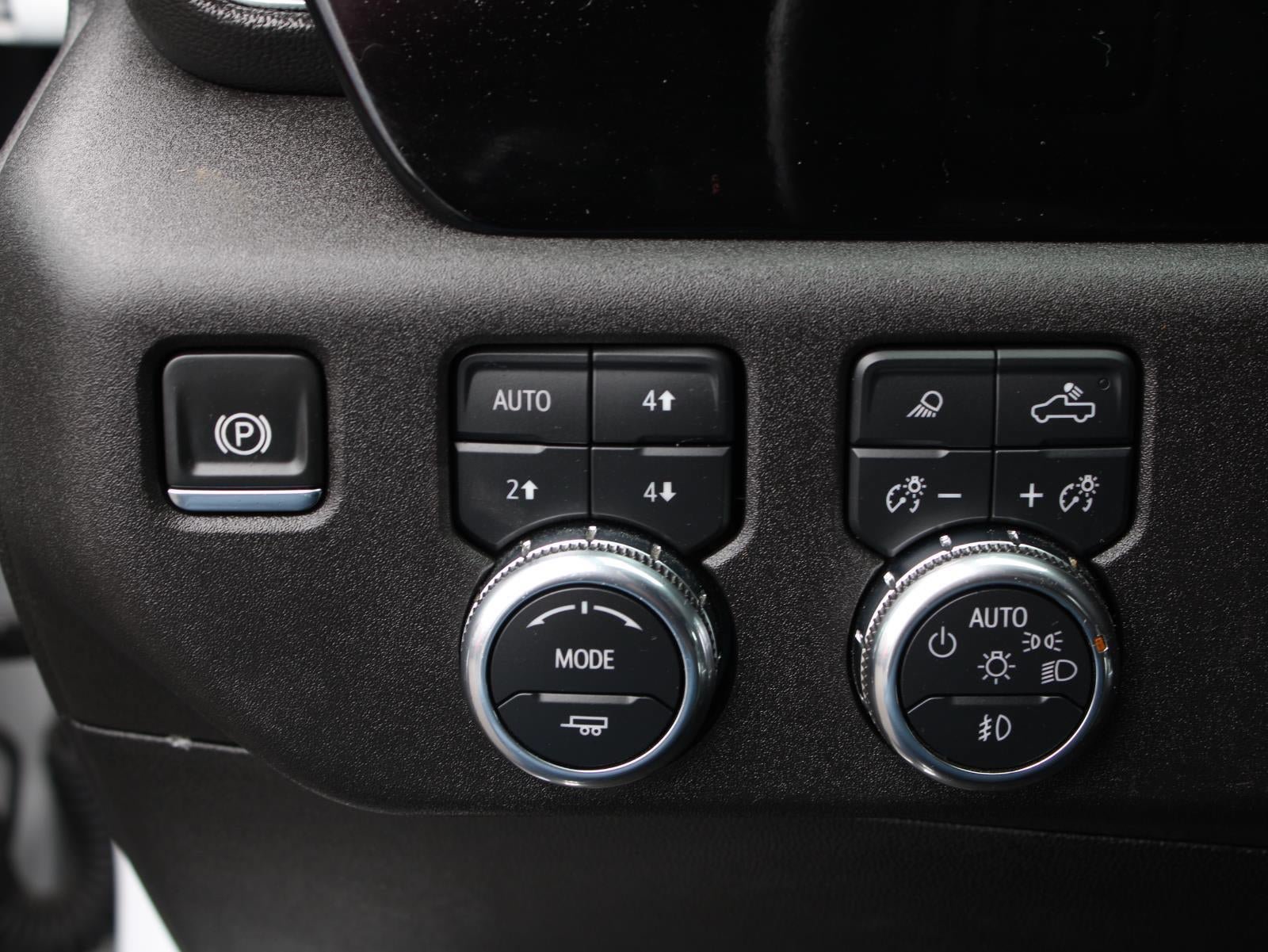 Used 2025 GMC Sierra 2500 SLT w/ SLT Convenience Package AWD/4WD image 9