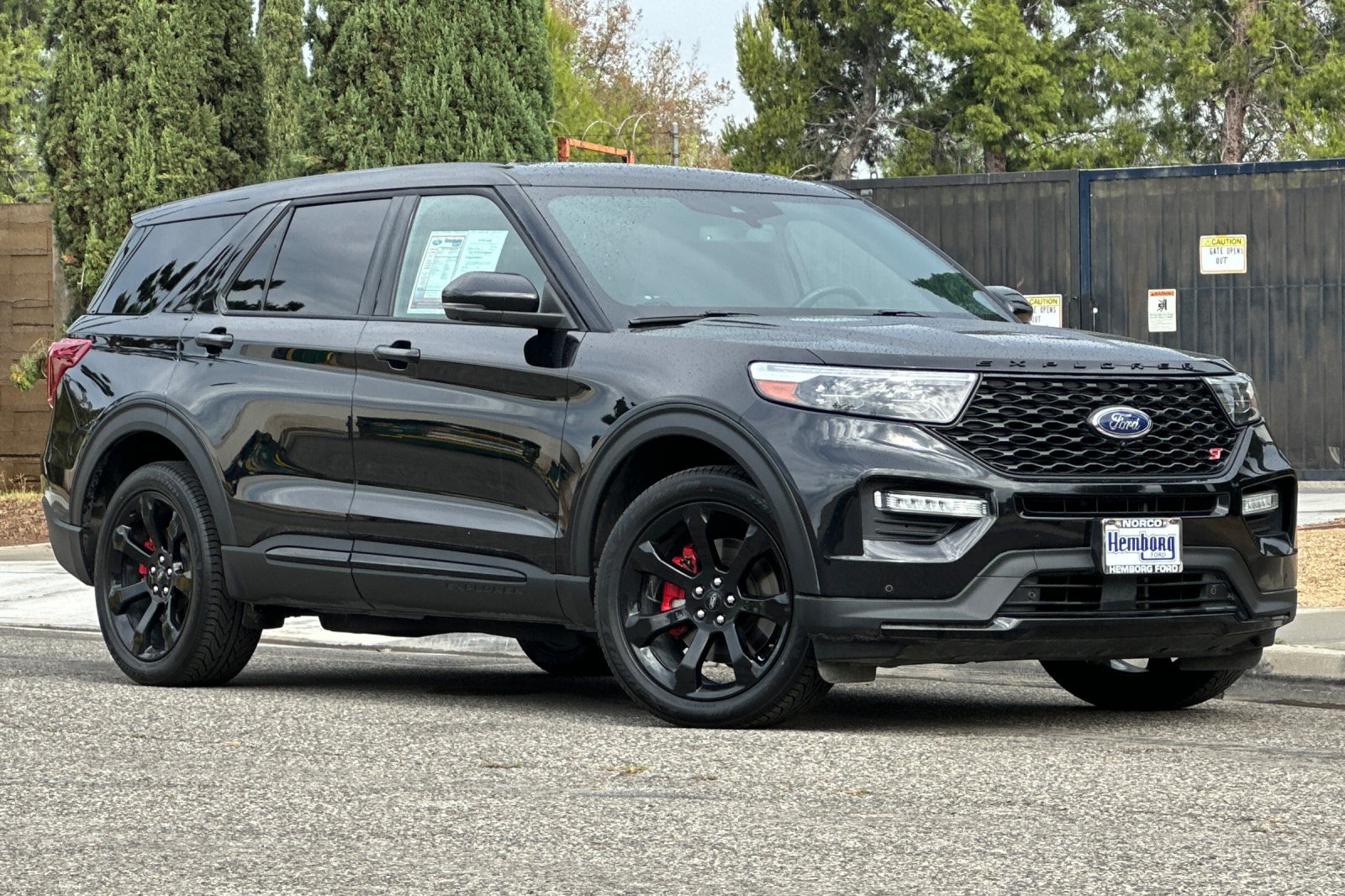Used 2022 Ford Explorer ST w/ Equipment Group 401A AWD/4WD image 2