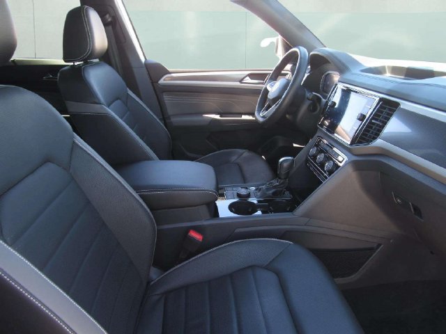 Used 2023 Volkswagen Atlas Cross Sport SEL Premium R-Line AWD/4WD image 9