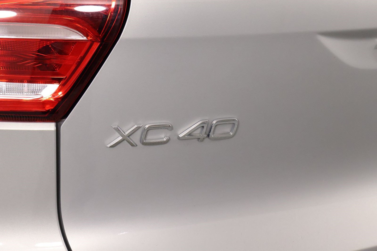 Certified 2023 Volvo XC40 B5 Ultimate w/ Protection Package Premier AWD/4WD image 19