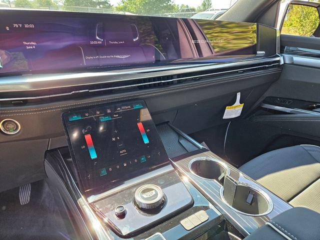 New 2026 Cadillac Escalade Sport w/ LPO, ONYX Package AWD/4WD image 21