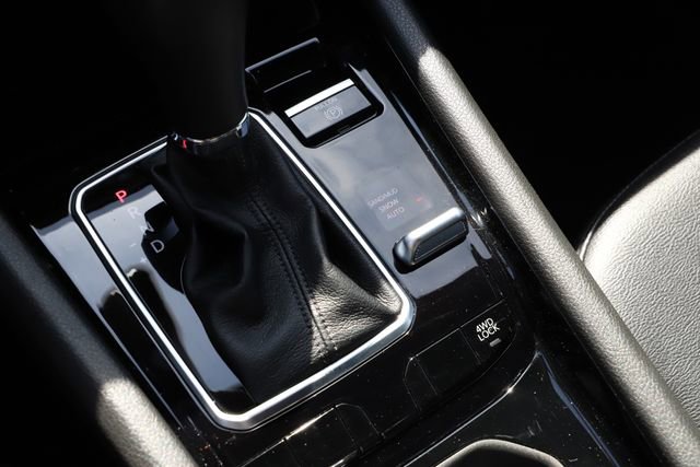 Used 2025 Jeep Compass Limited image 27