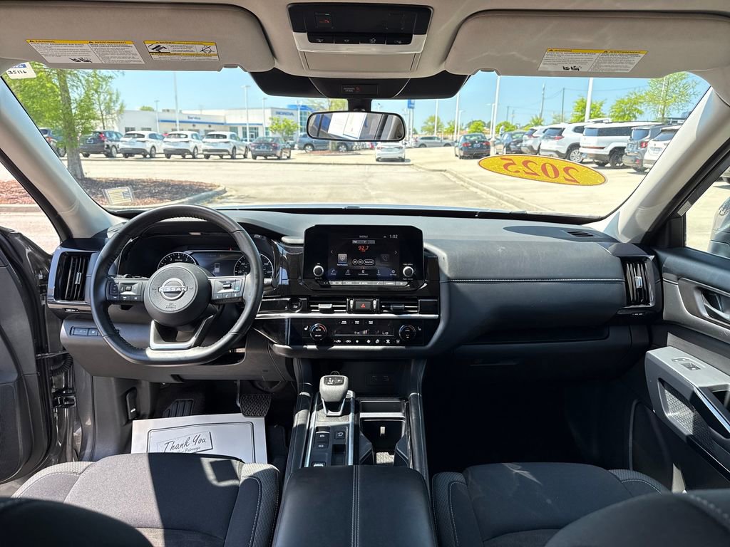 Used 2025 Nissan Pathfinder SV image 29