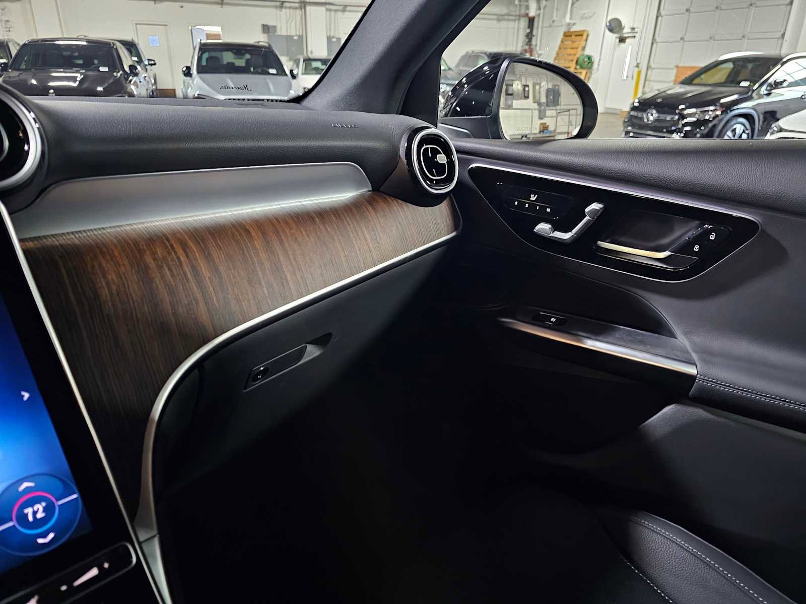 Used 2026 Mercedes-Benz GLC 300 4MATIC image 28