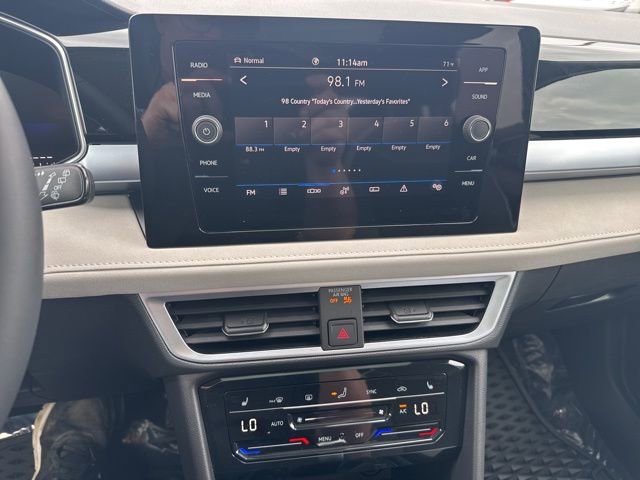 New 2025 Volkswagen Taos SE image 14