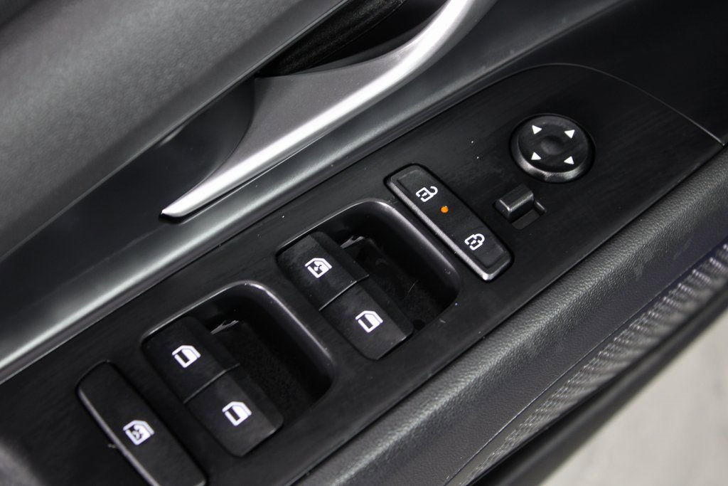 Certified 2025 Hyundai Elantra Limited image 18