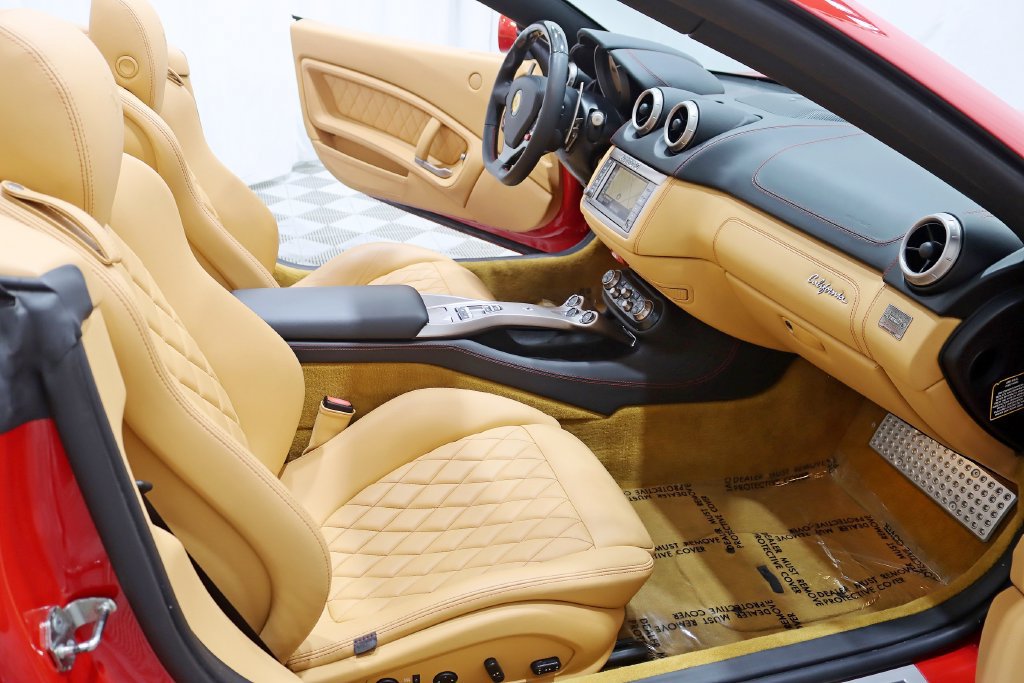 Used 2012 Ferrari California RWD image 26