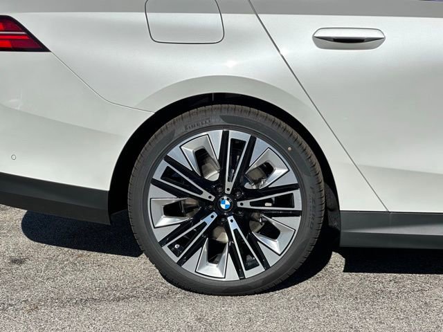 New 2026 BMW 530i xDrive w/ Premium Package image 9