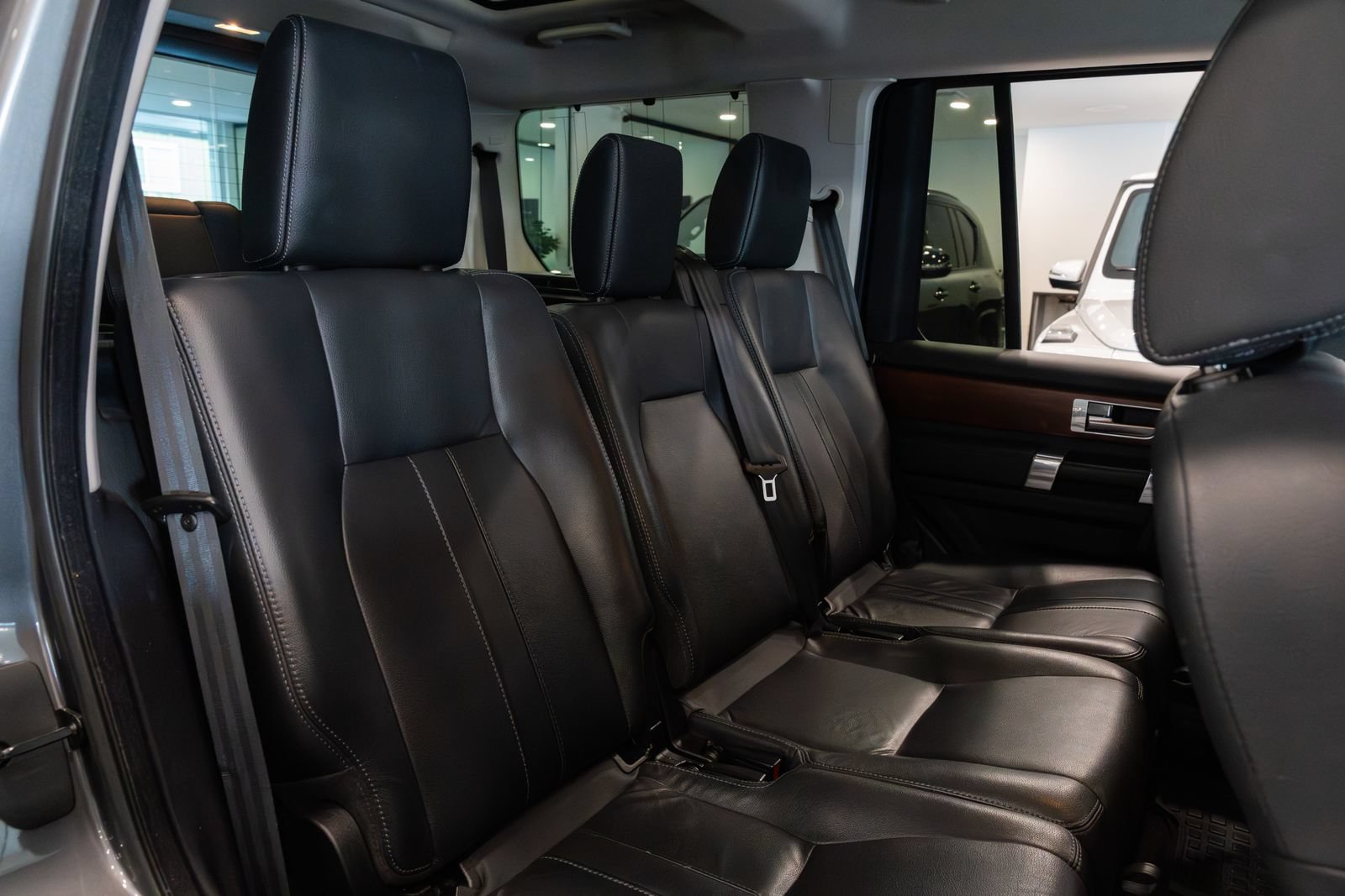 Used 2014 Land Rover LR4 HSE AWD/4WD image 18