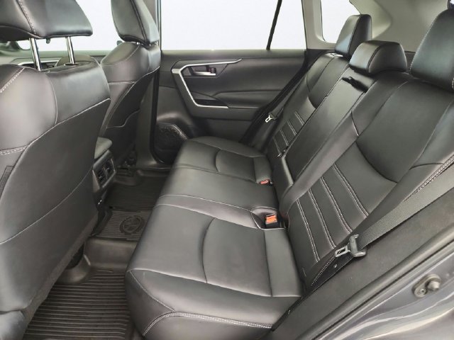 Used 2022 Toyota RAV4 XLE Premium AWD/4WD image 24