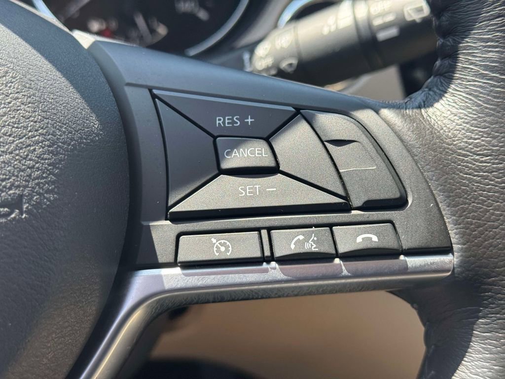 Used 2017 Nissan Rogue SL AWD/4WD image 21