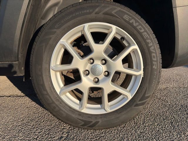 Used 2019 Jeep Renegade Latitude w/ Cold Weather Group image 24