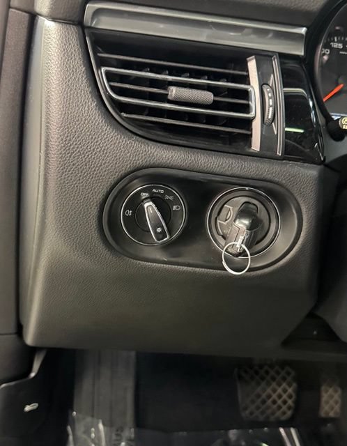 Used 2019 Porsche Macan AWD/4WD image 25
