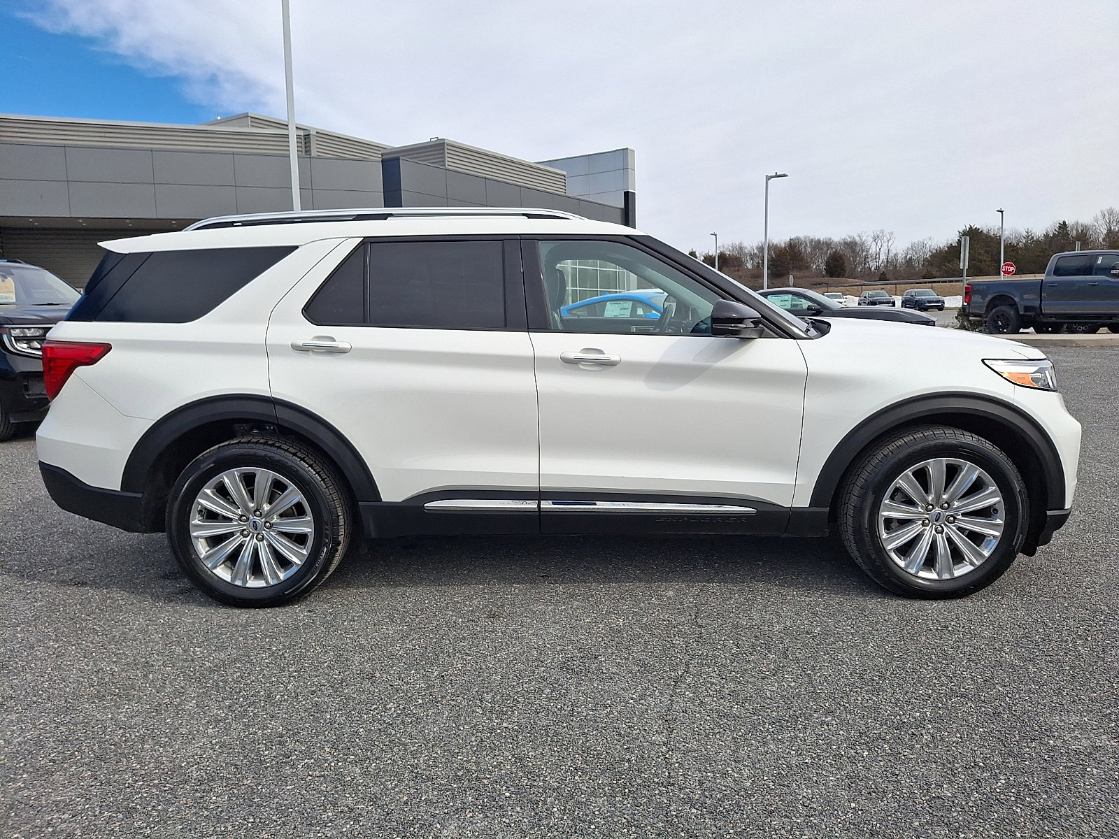 Certified 2022 Ford Explorer Limited w/ Limited Technology Package image 7