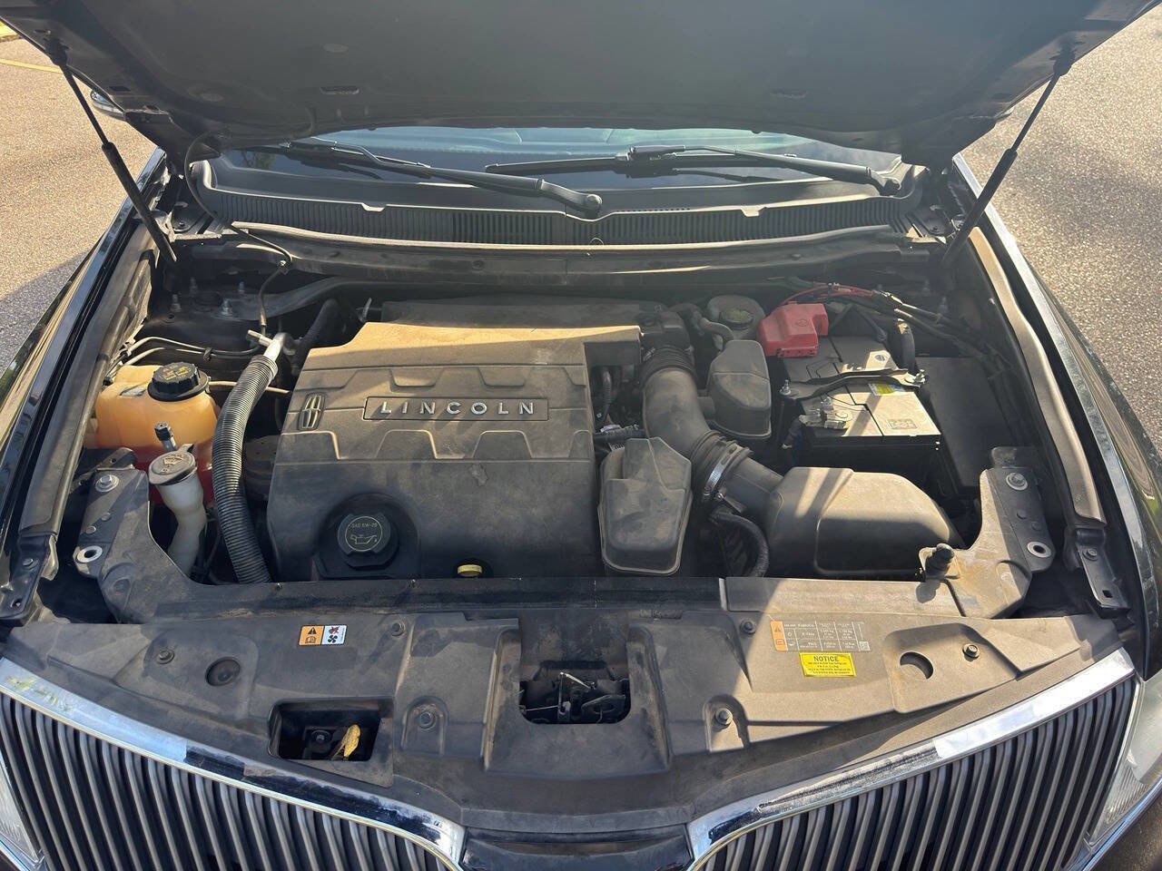 Used 2014 Lincoln MKT AWD image 25