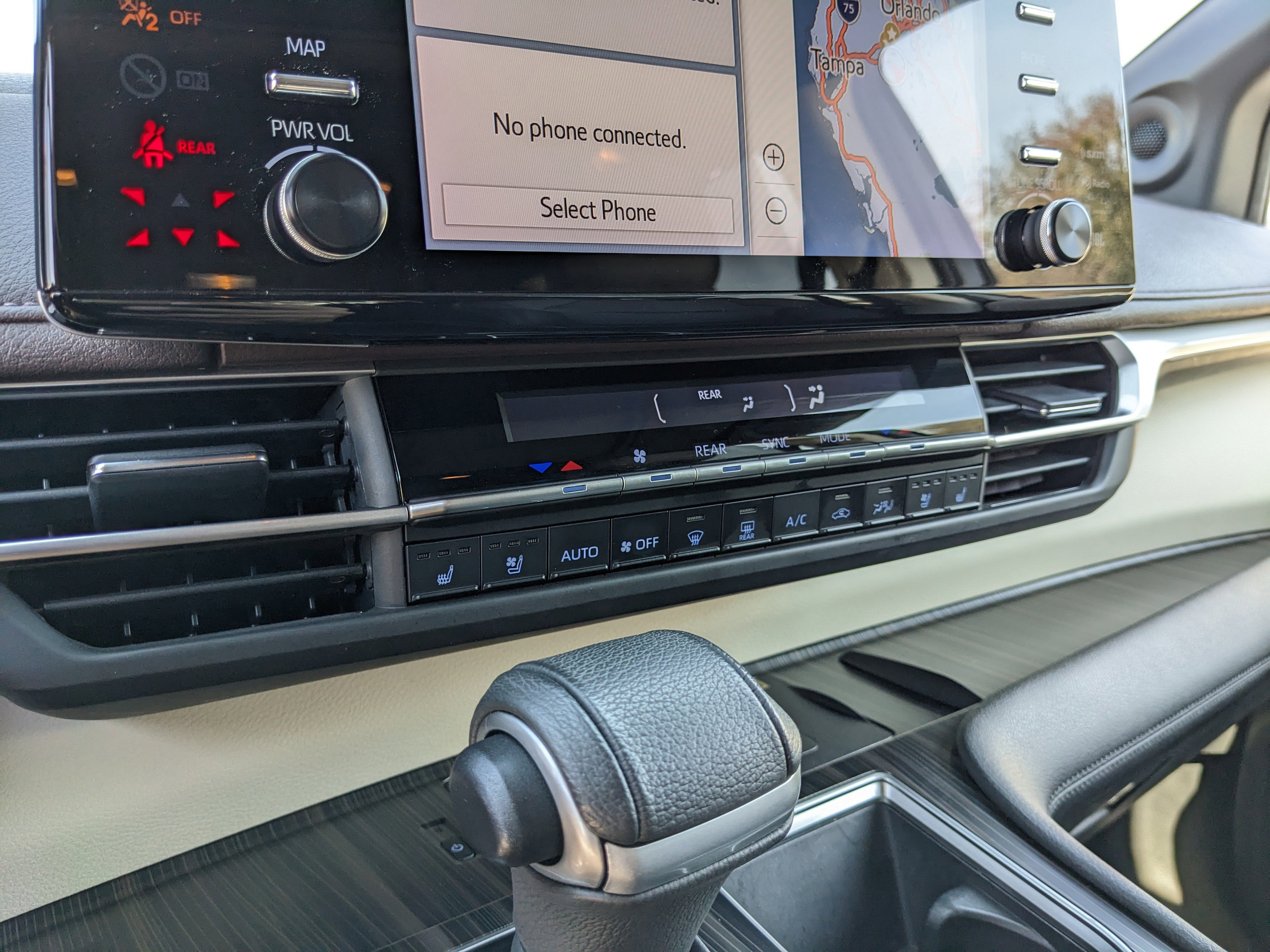 Used 2022 Toyota Sienna Platinum image 30