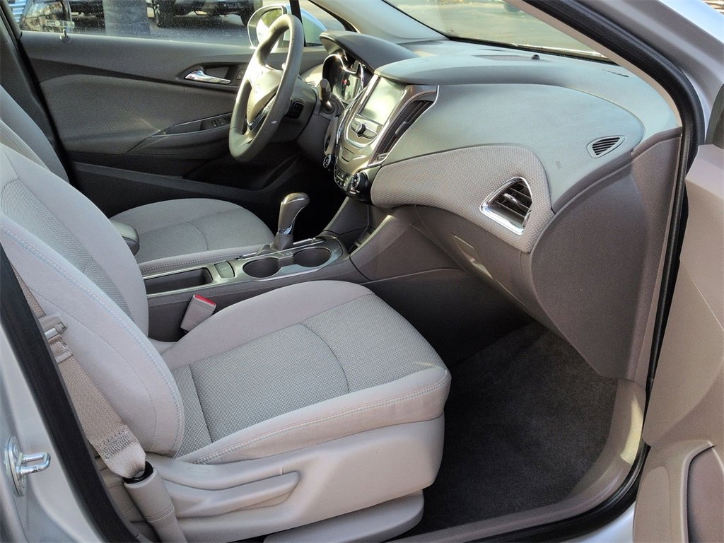 Used 2018 Chevrolet Cruze LT w/ Convenience Package image 19