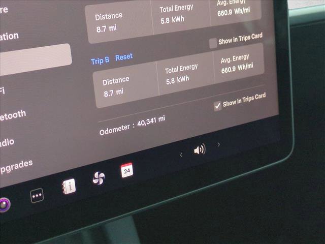 Used 2024 Tesla Model Y Performance image 11