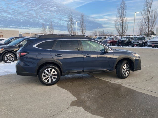 Used 2025 Subaru Outback Premium image 5