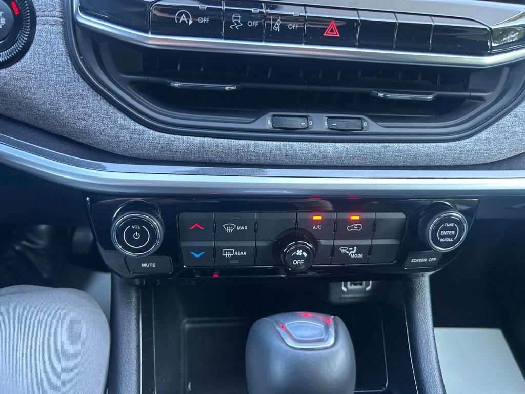 Used 2022 Jeep Compass Latitude image 25