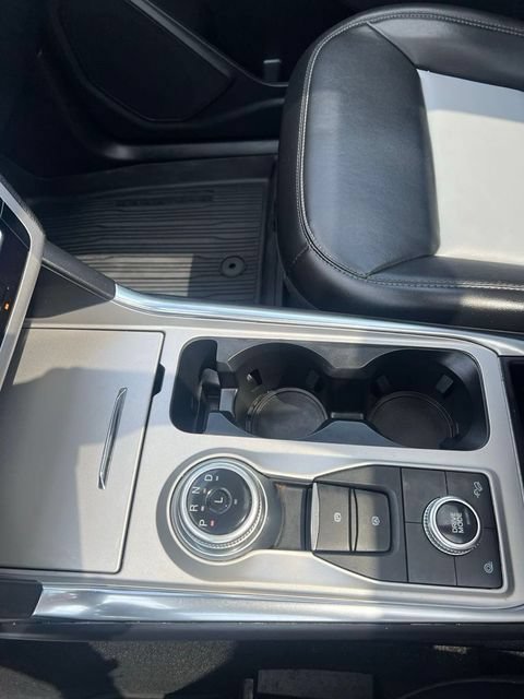 Used 2022 Ford Explorer XLT w/ Equipment Group 202A AWD/4WD image 14