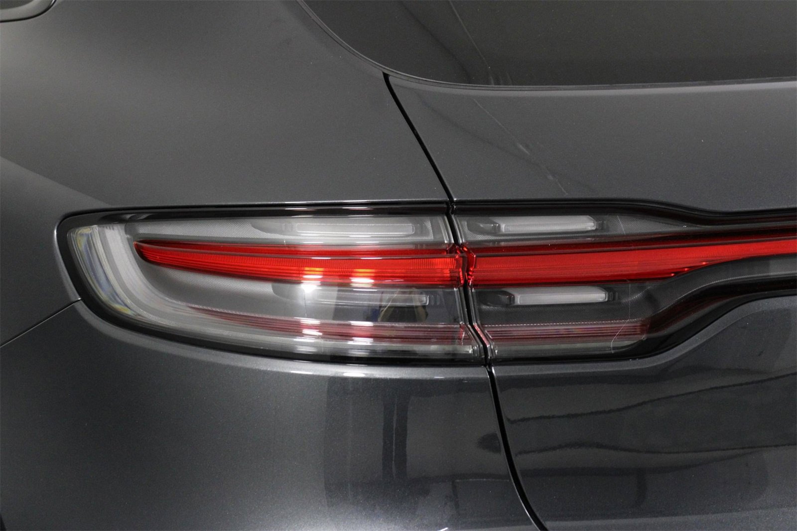 Used 2025 Porsche Macan image 21