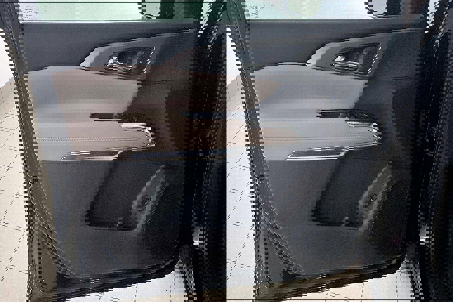 Used 2025 Chevrolet Traverse LT image 20