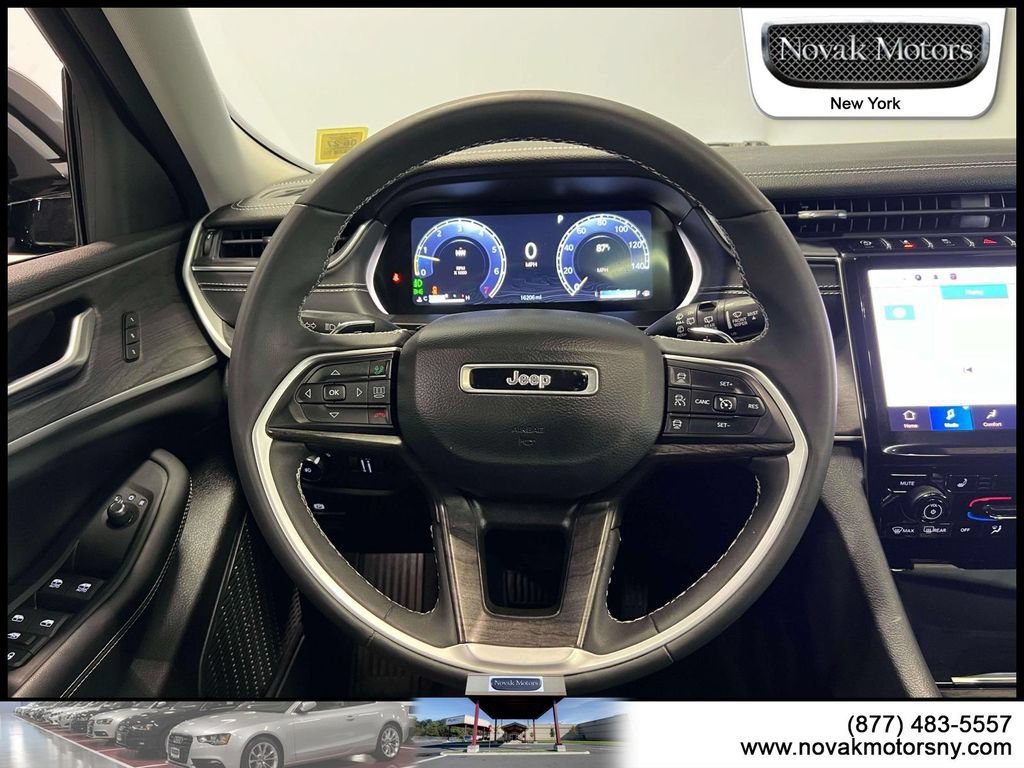 Used 2023 Jeep Grand Cherokee Limited w/ Trailer Tow Prep Group (B) AWD/4WD image 16