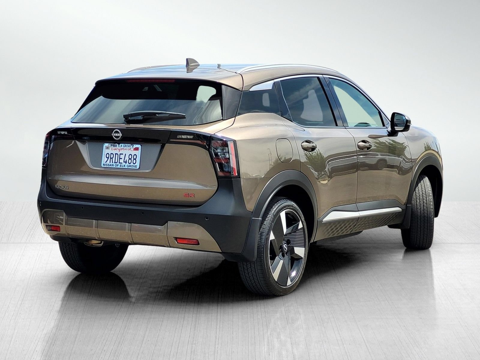 Used 2025 Nissan Kicks SR FWD image 4