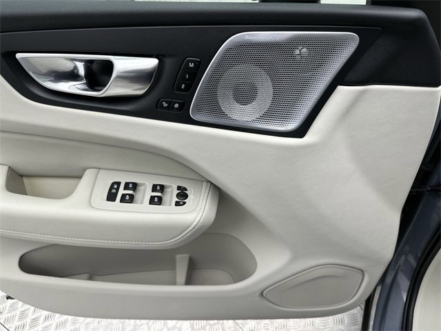 Certified 2023 Volvo XC60 B5 Ultimate w/ Climate Package image 13