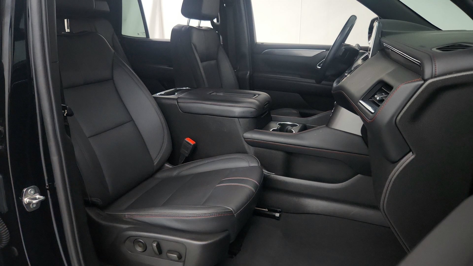 Used 2023 Chevrolet Tahoe RST w/ Luxury Package AWD/4WD image 28