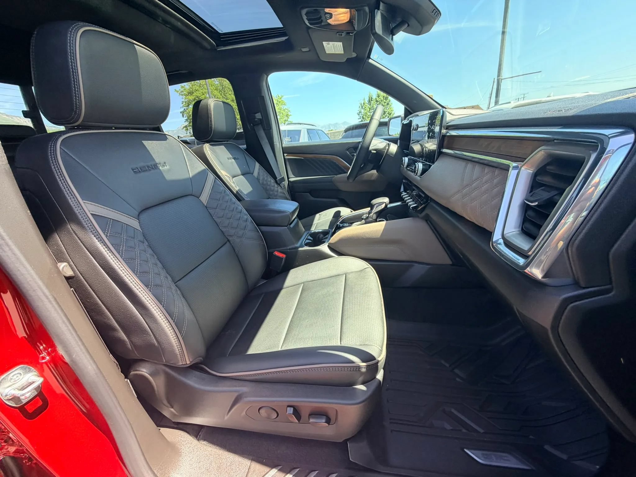 Used 2025 GMC Canyon Denali AWD/4WD image 27