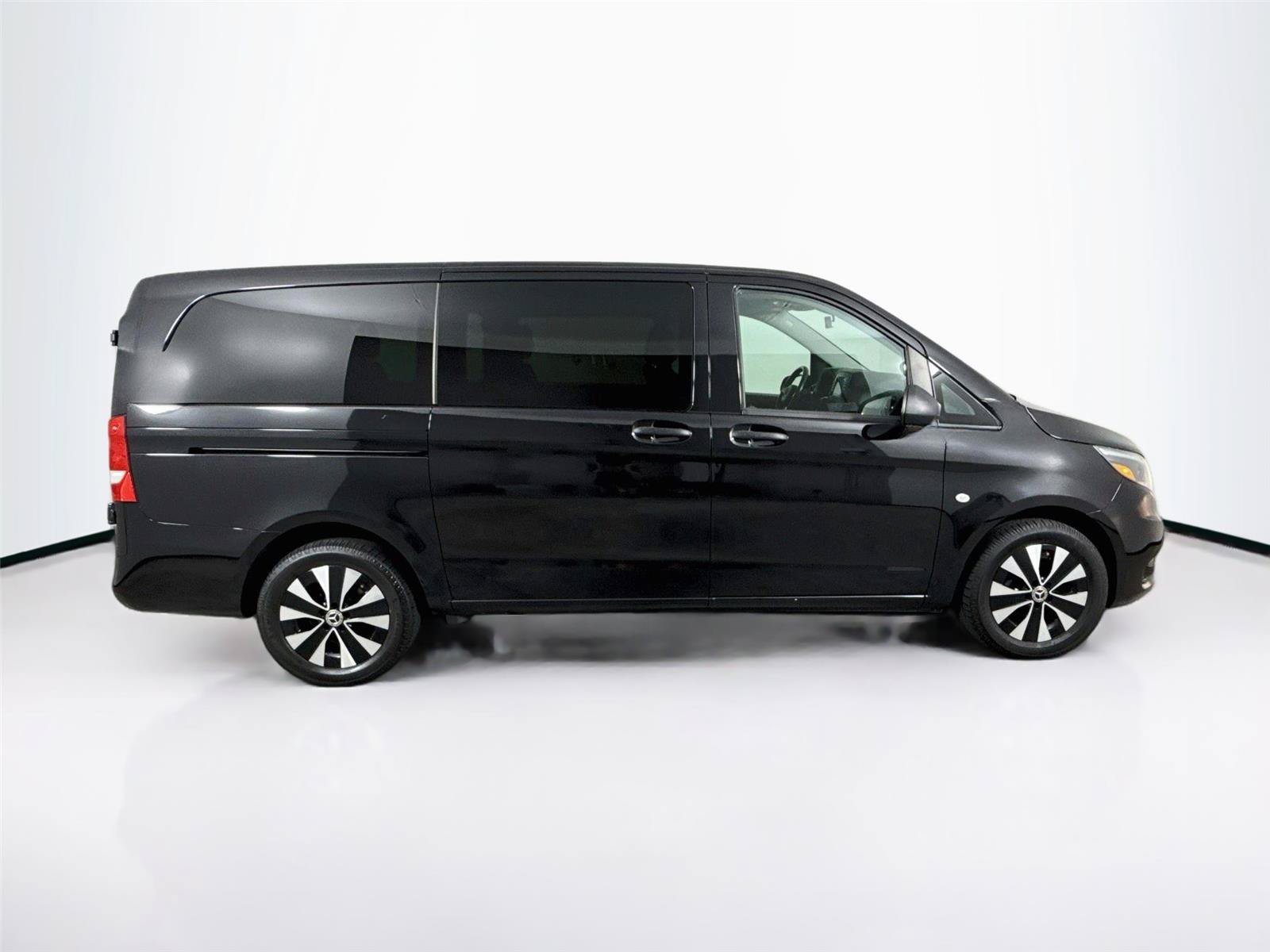Used 2022 Mercedes-Benz Metris Passenger image 7