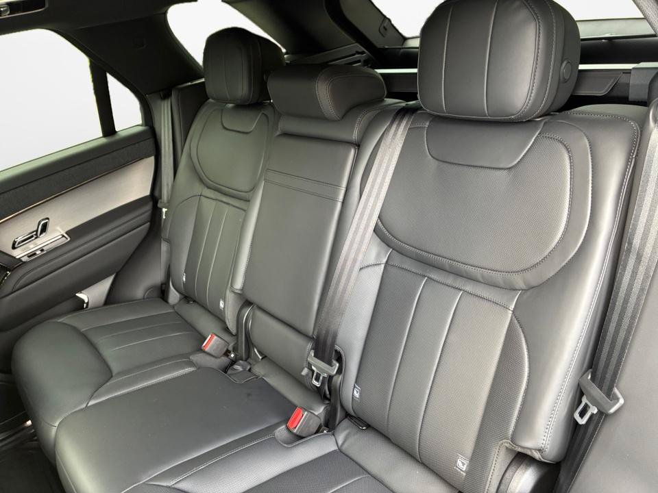 New 2026 Land Rover Range Rover Sport SE AWD/4WD image 12