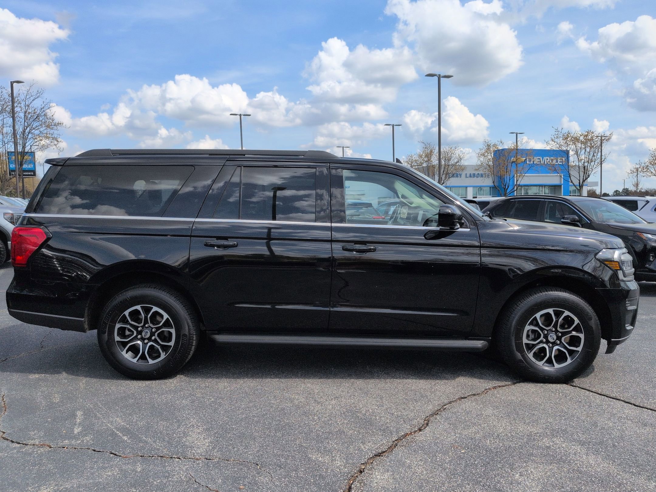 Used 2024 Ford Expedition Max XLT image 11