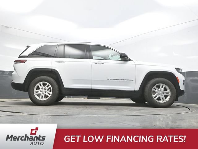 Used 2022 Jeep Grand Cherokee Laredo w/ Luxury Tech Group I AWD/4WD image 48