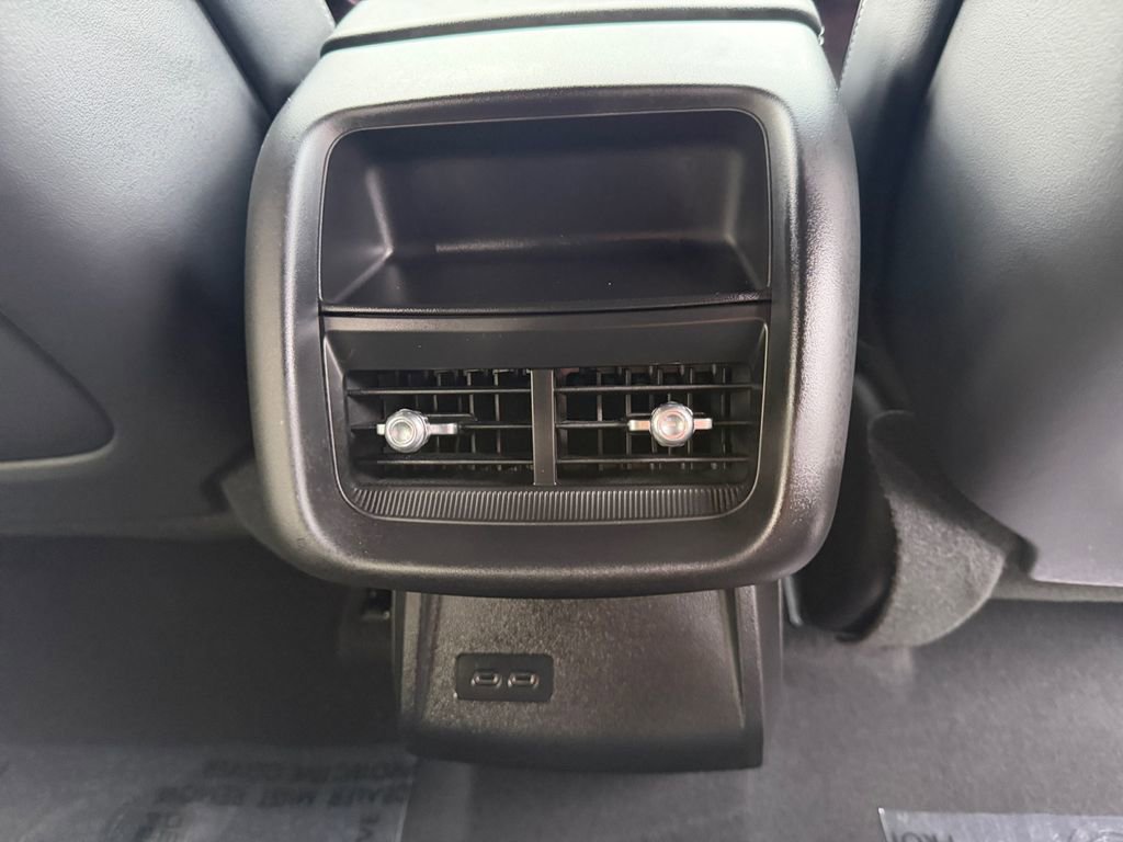 Used 2024 Cadillac Lyriq Luxury image 16