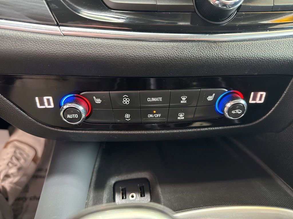 Used 2018 Buick Enclave Essence FWD image 31