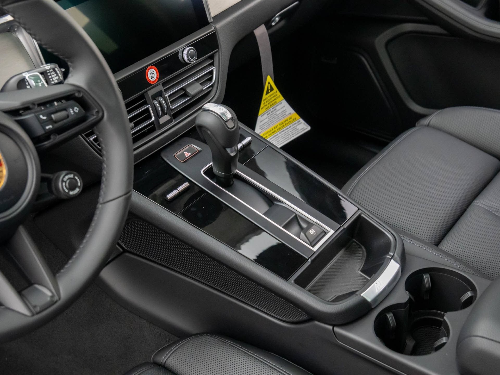 Certified 2026 Porsche Macan AWD/4WD image 13