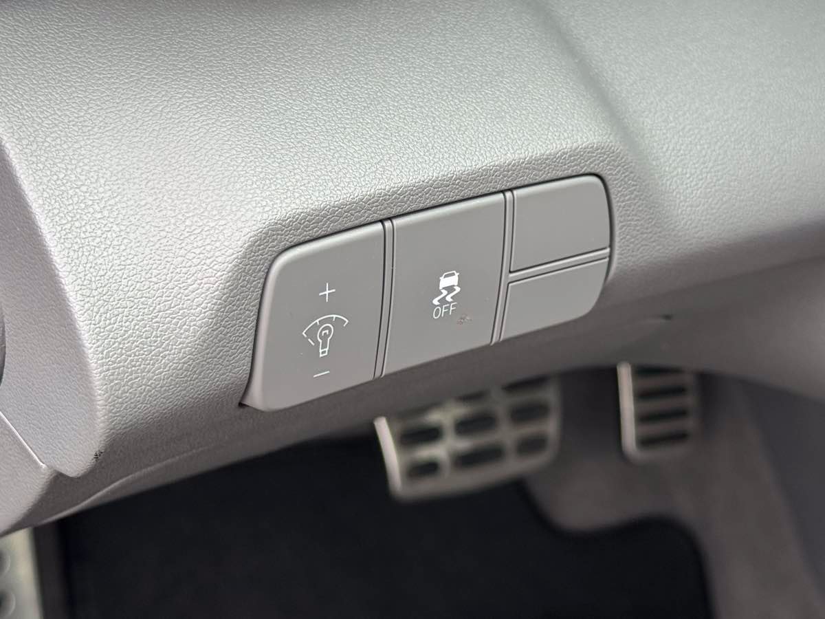 Used 2026 Hyundai Elantra Sport FWD image 23