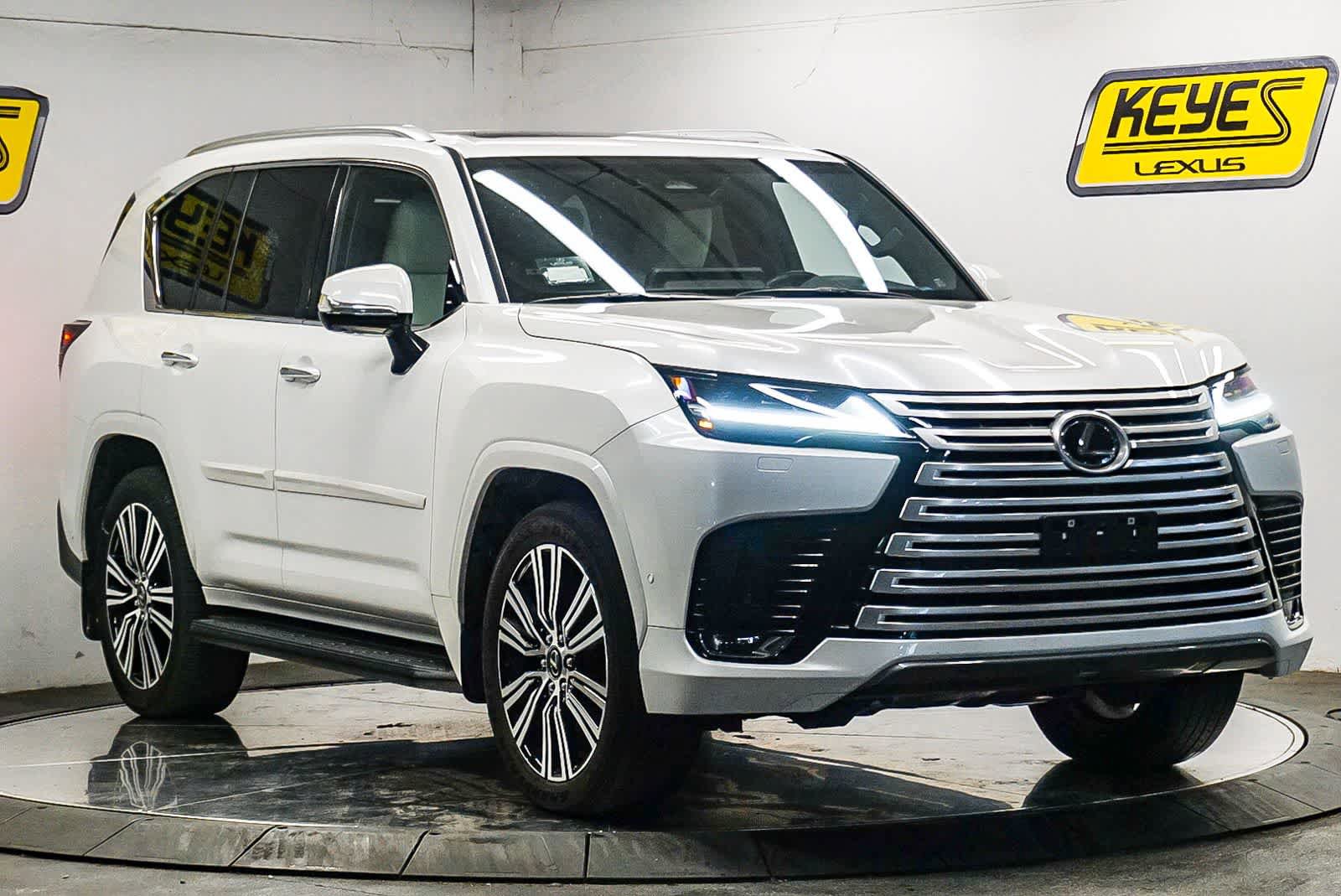 Certified 2025 Lexus LX 700h Luxury AWD/4WD image 5