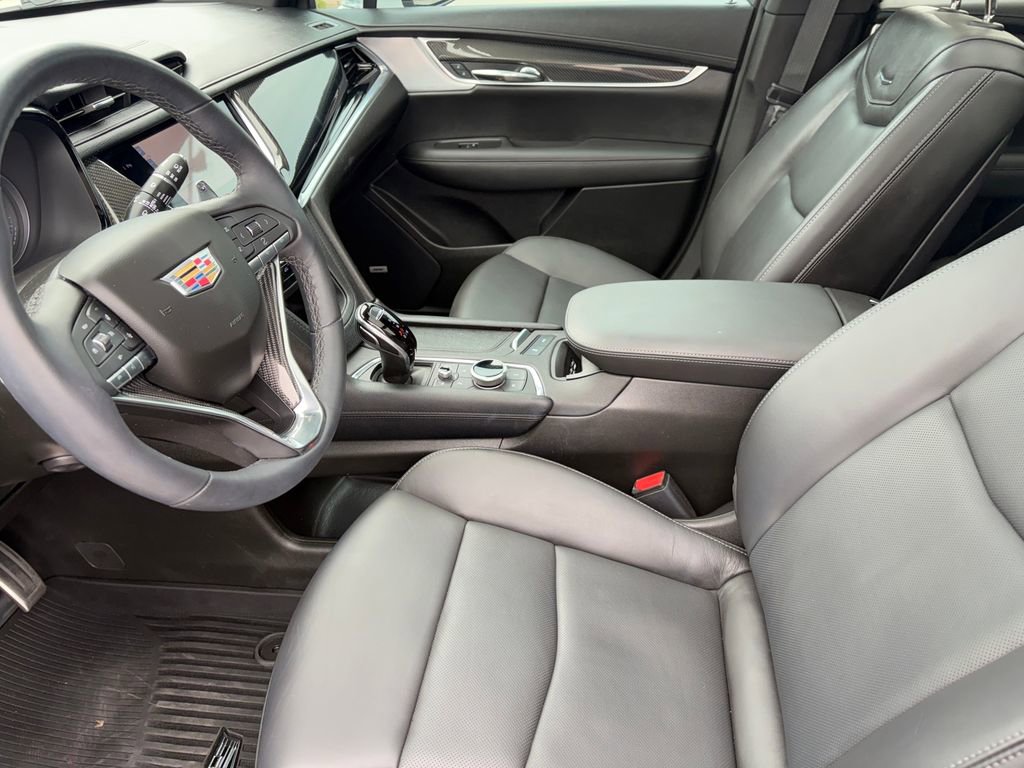 Used 2025 Cadillac XT6 Sport w/ Technology Package AWD/4WD image 9