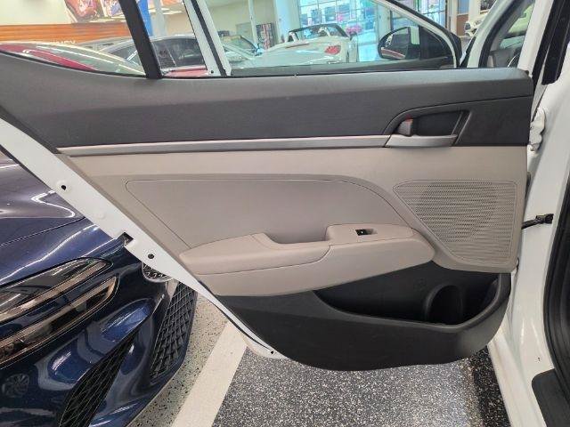 Used 2017 Hyundai Elantra SE FWD image 26